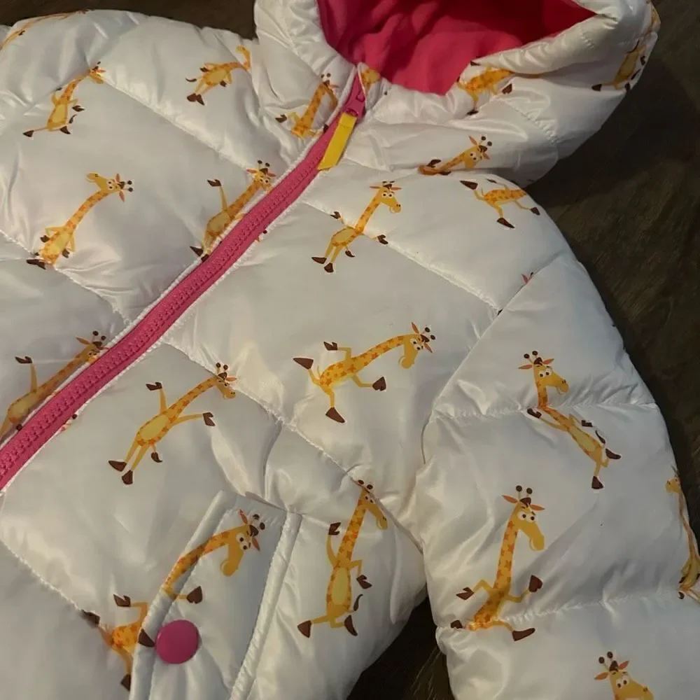 TOYS R US heavy weight girls puffer with lining and color popped Geoffrey 2T